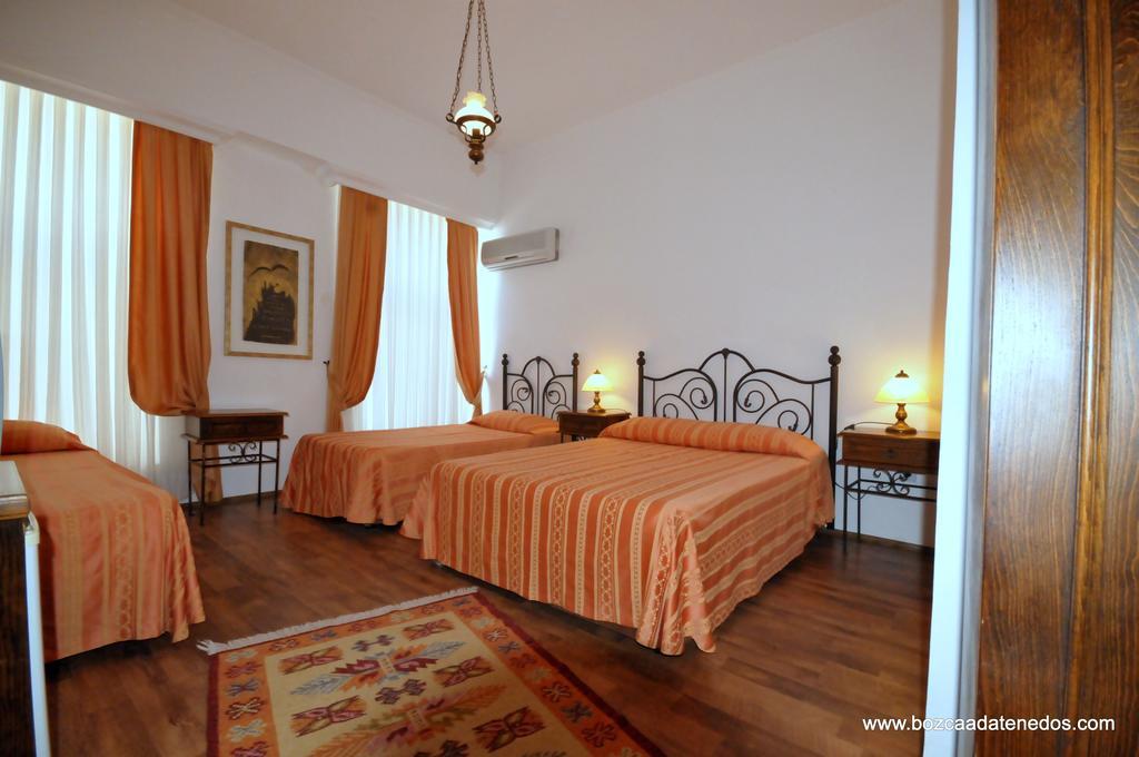 بوزجادا Ege Hotel الغرفة الصورة